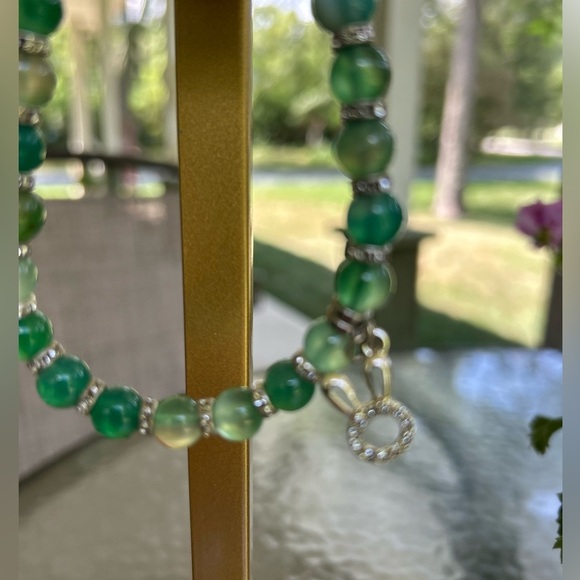 NWT-Handcrafted Green Agate Bracelet with bunny Charm - Picture 2 of 3
